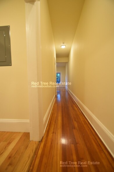 Building Photo - 1463 Beacon St