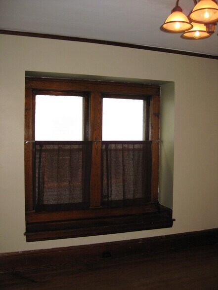 Building Photo - 3015 W 14th St