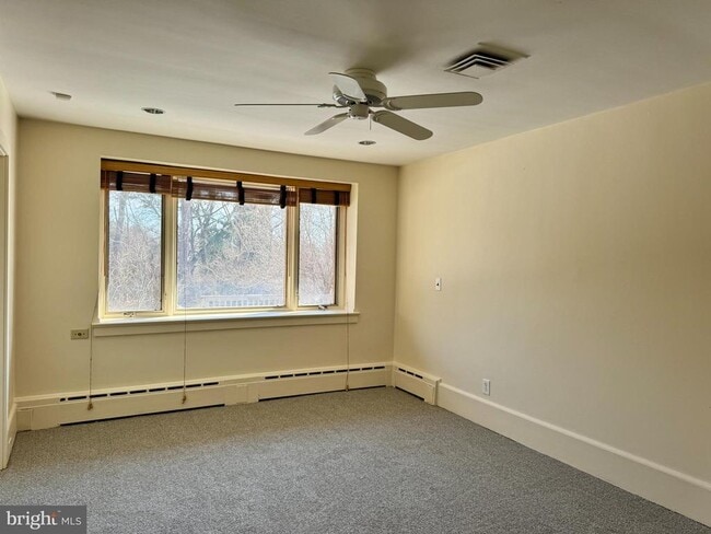 Building Photo - 8233 Fairview Rd