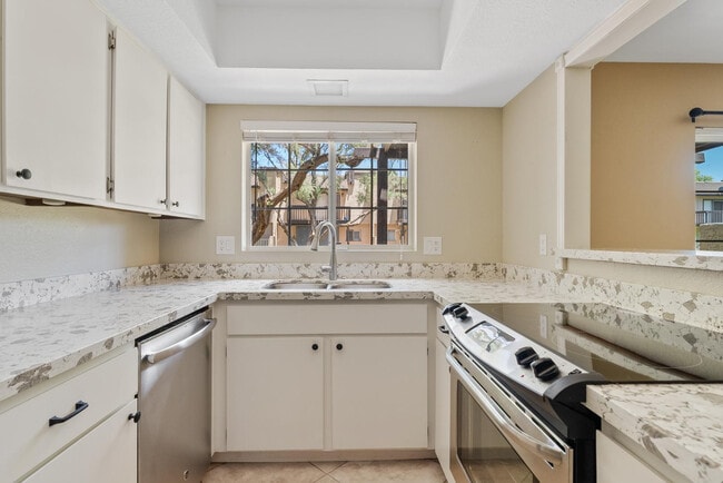 Building Photo - 2232 W Lindner Ave