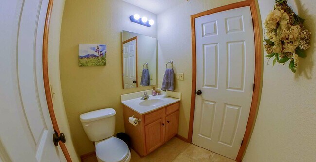 Building Photo - 3D Tour Available - West-Side Townhome + W...