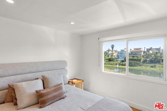 Building Photo - 29 Lighthouse St