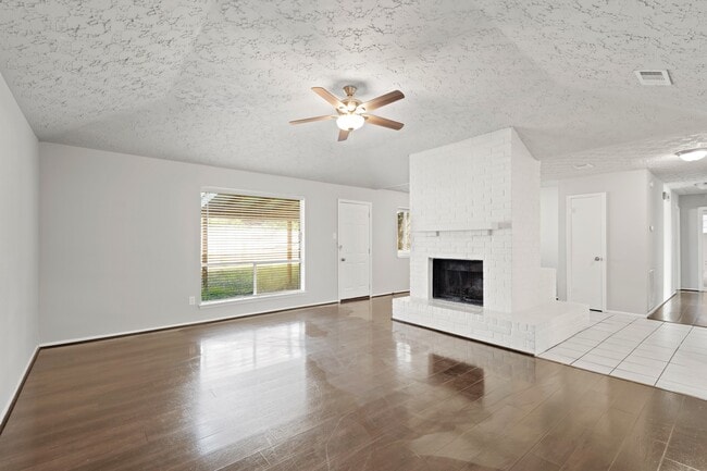 Building Photo - 24030 Silversmith Ln