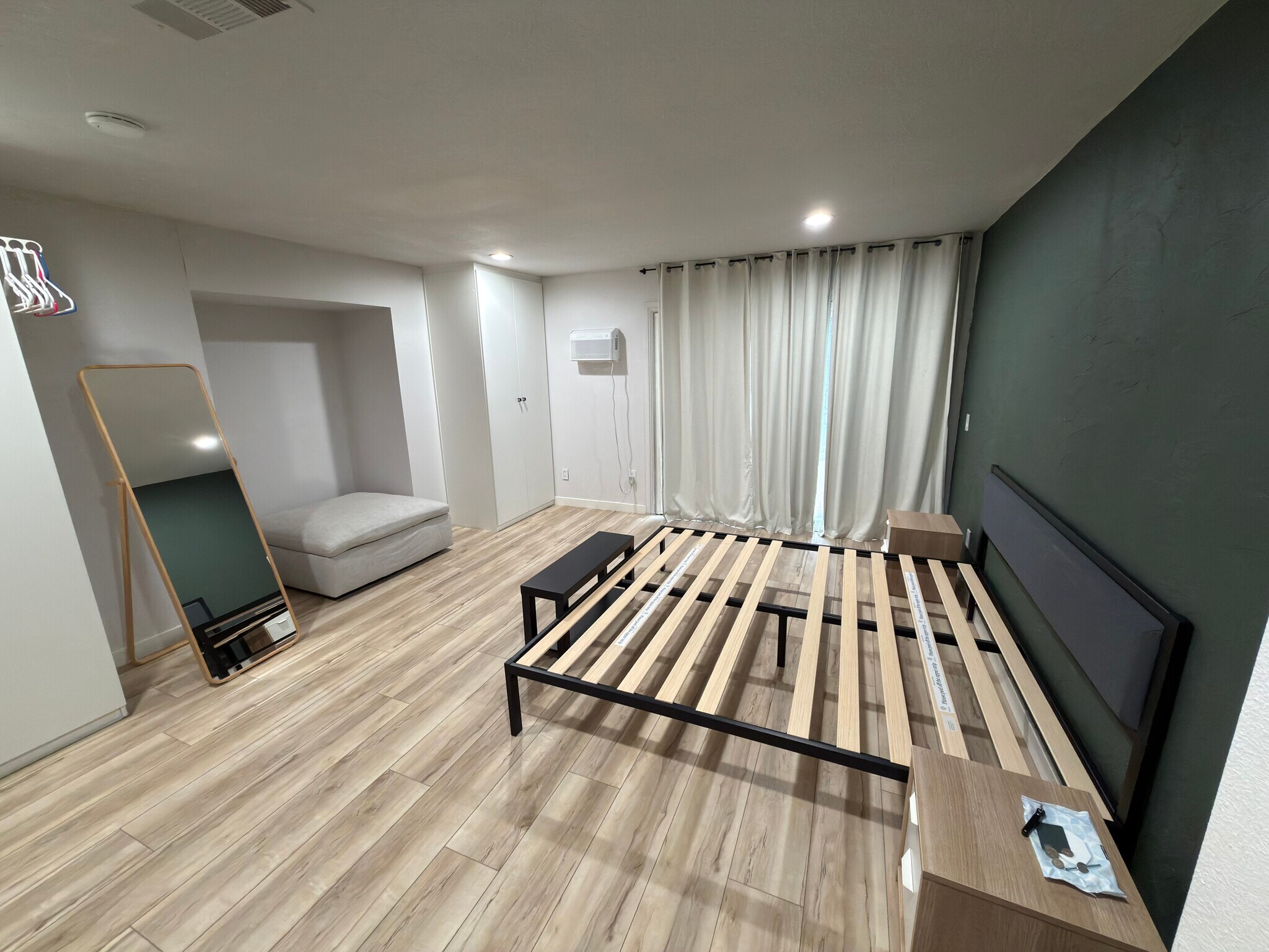 Building Photo - 740 Chesham Ave