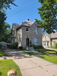 Building Photo - New carpet, new paint. 1 bedroom in upper ...