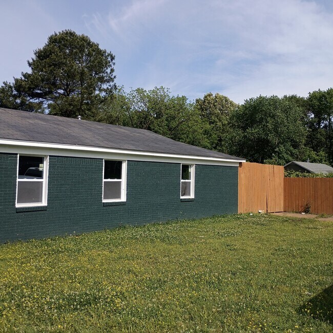 Building Photo - 596 Delta Rd