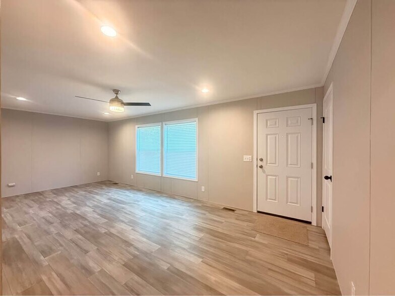 Building Photo - 29805 Jamestown Dr