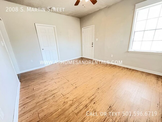 Building Photo - 2008 S Martin St