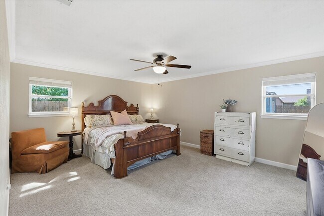 Building Photo - 217 E Louella Dr