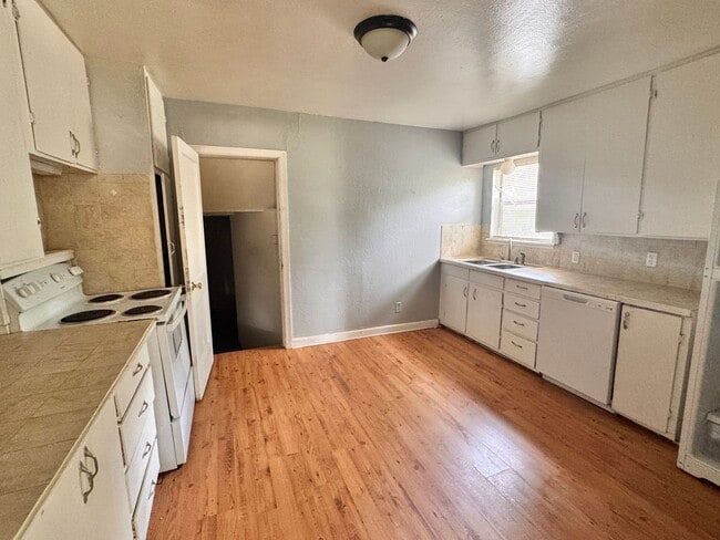 Building Photo - 2 Bedroom Rental in SW Ardmore