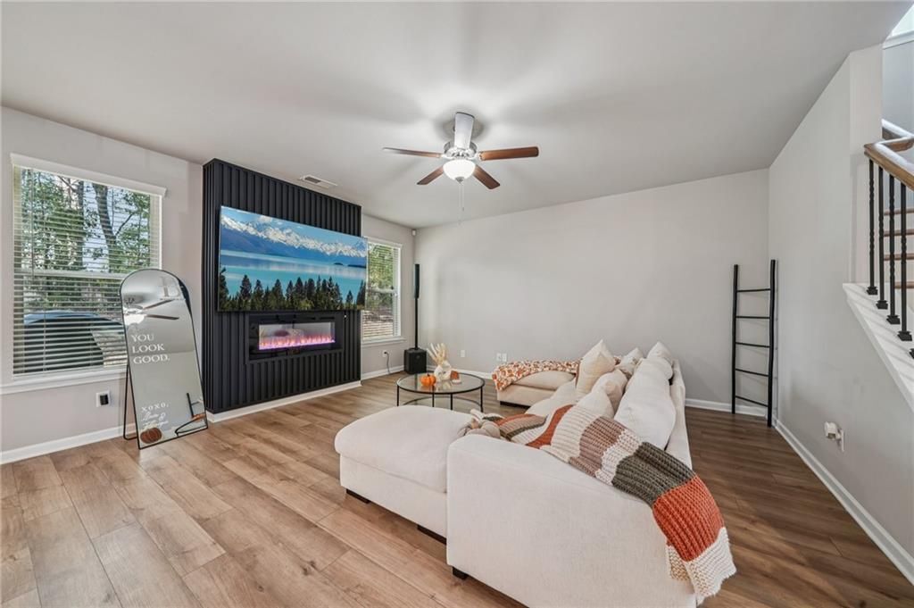 Building Photo - 120 Cabin Way