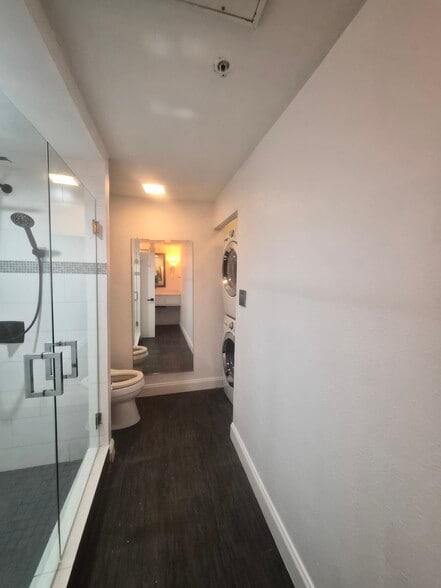 Master bathroom - 4040 Avondale Ave