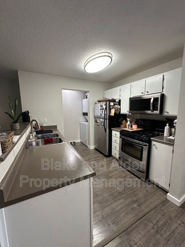 Building Photo - 15076 NW Central Dr