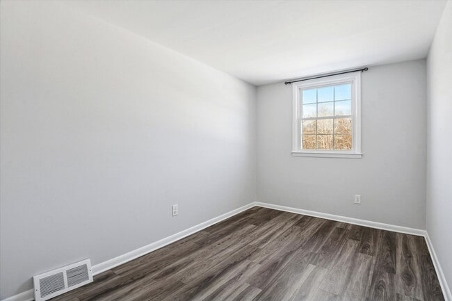 Building Photo - Available Now, Recently Renovated 3BD/1BA Twin in Downingtown Borough!