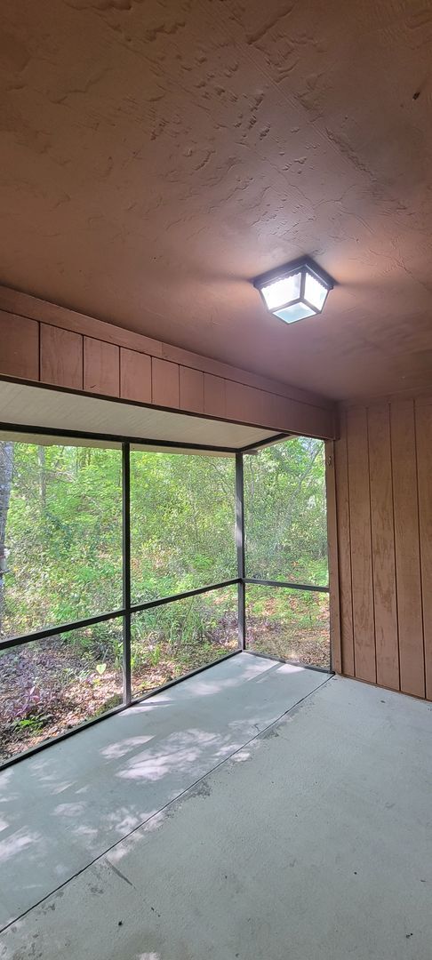 Building Photo - 2 Bedroom/2 Bath Townhome in Rockwood Villas