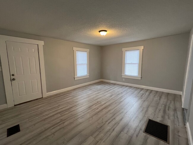 Building Photo - Completely Renovated 3/1 for rent! HUD APP...