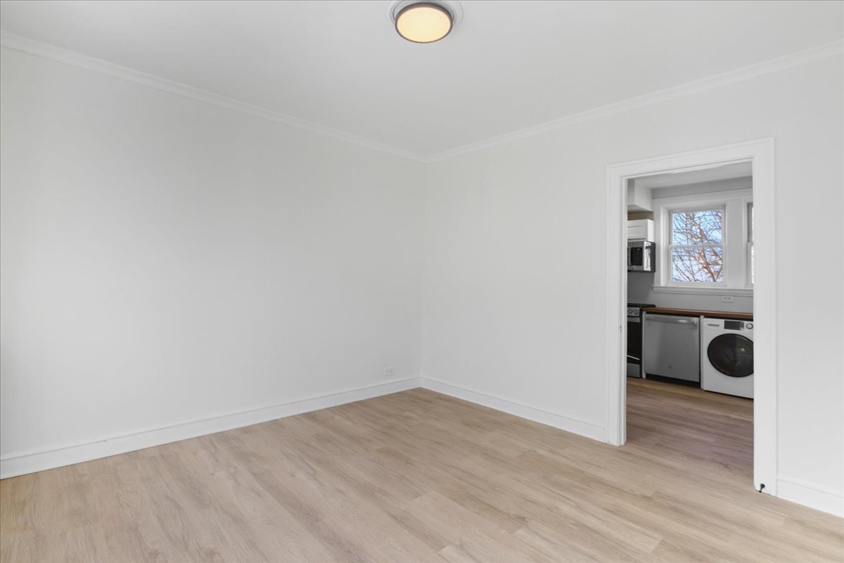 Building Photo - 5505 W Melrose St