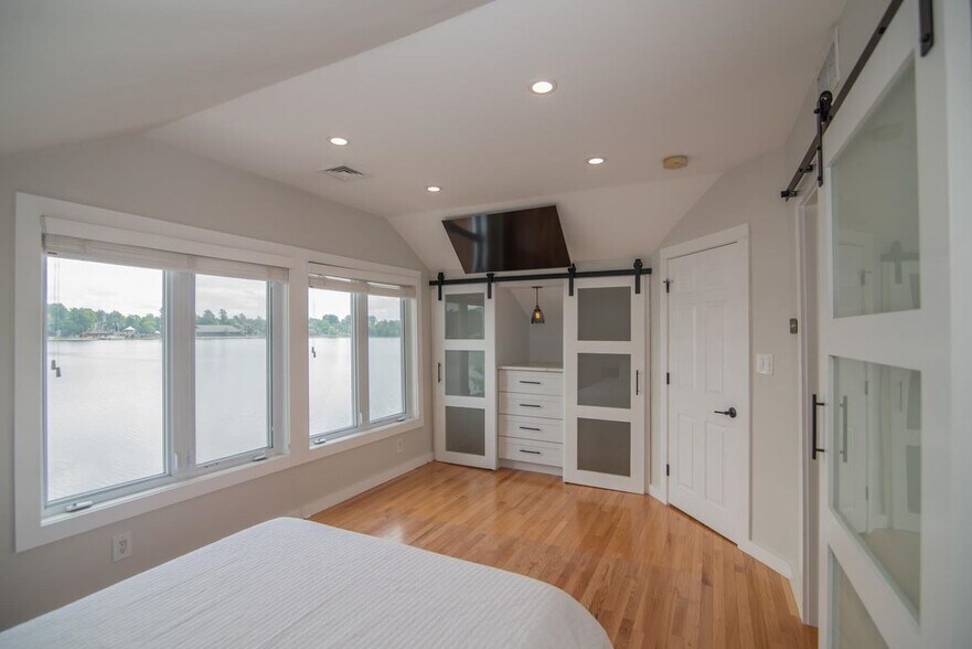 Building Photo - 53 Shore