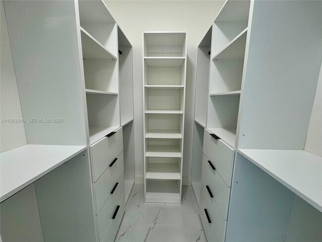 Building Photo - 421 NW 13th Ave