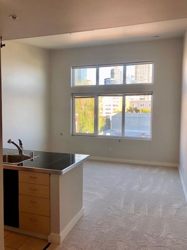 Building Photo - Prime Belltown TOP FLOOR Condo