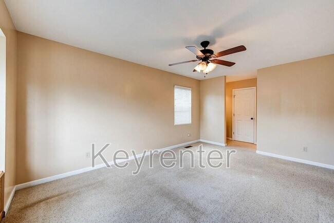 Building Photo - 5928 Rolling Ridge Dr