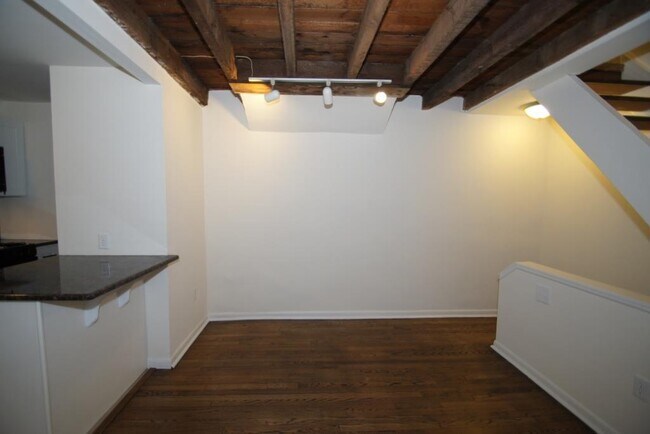 Building Photo - 790 S 2nd St
