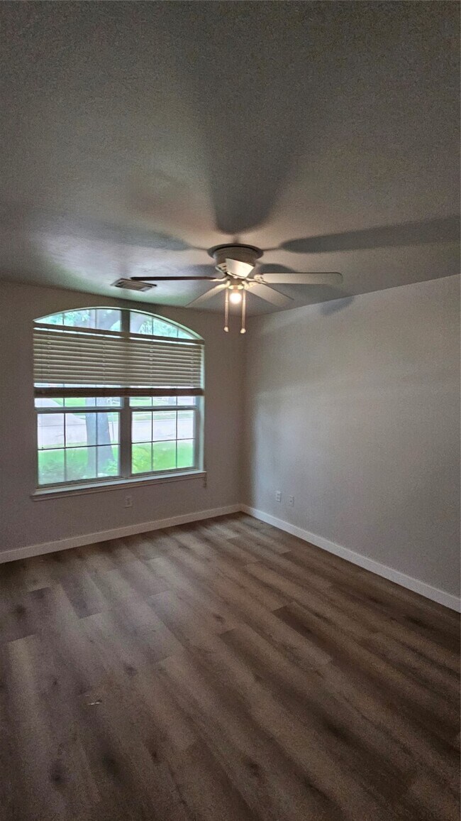 Building Photo - 18015 Willow Cliff Ln