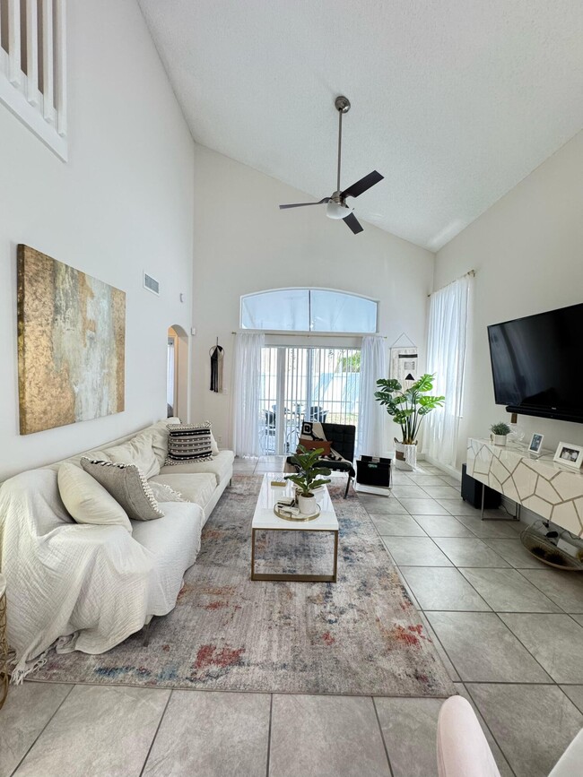 Building Photo - 6752 Green Island Cir