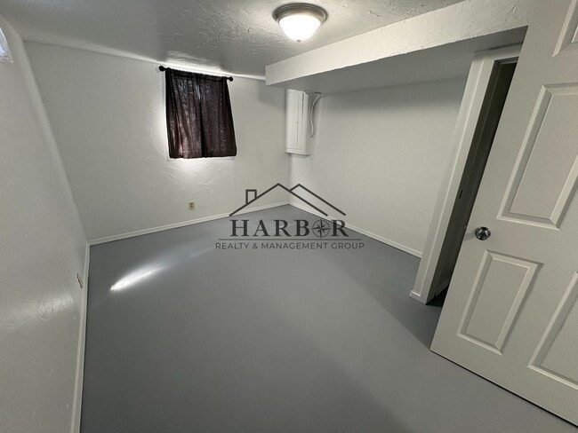 Building Photo - 1/2 Off first full month of rent!