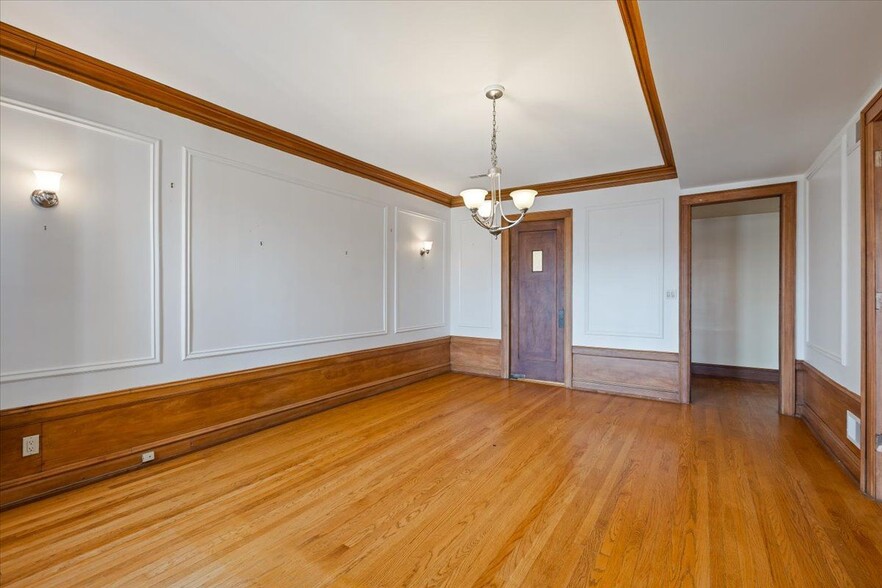 Building Photo - 7216 S South Shore Dr