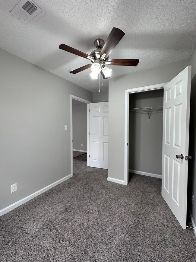 Building Photo - Now Leasing: 2 Bedroom Apartment in Maryvi...