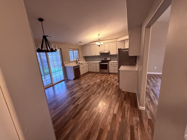 Building Photo - 624 Clearview Way