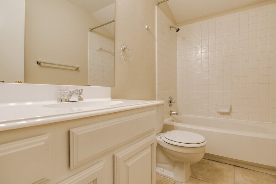 Building Photo - 719 Nightingale Cir