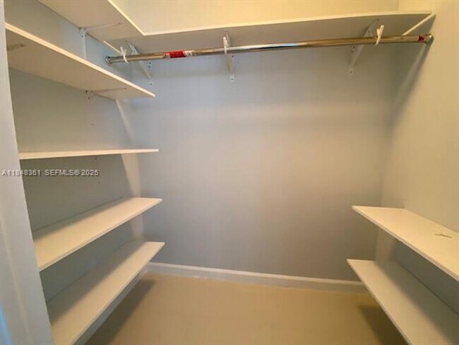 Building Photo - 475 Brickell Ave