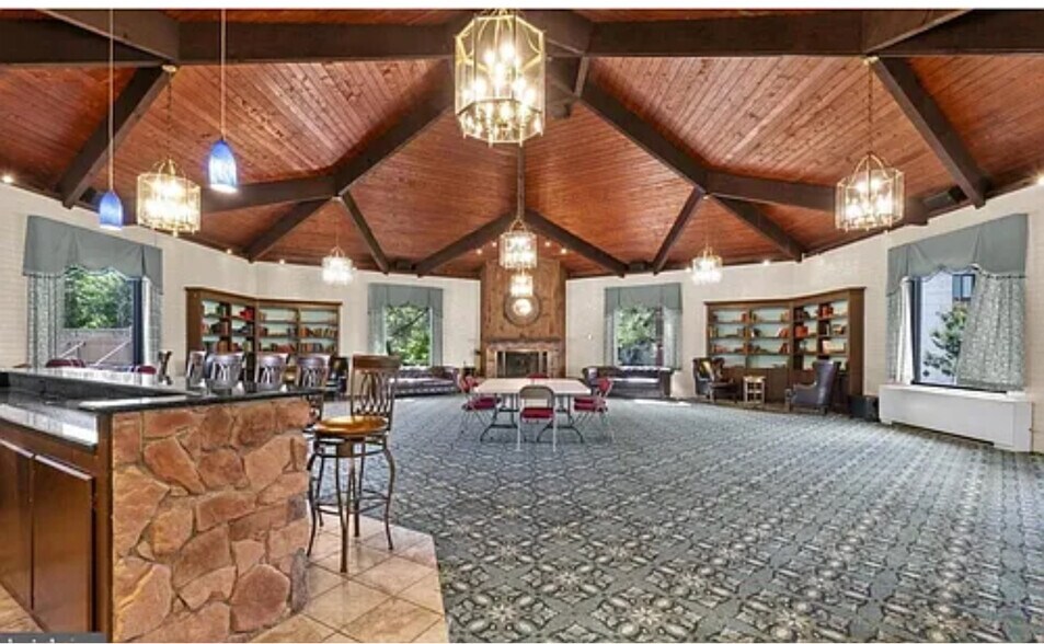 Building Photo - 6998 Hanover Pky