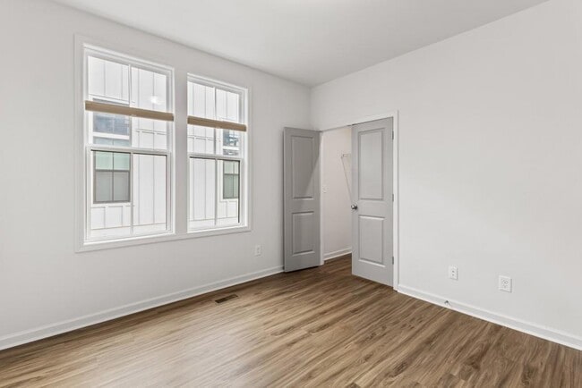 Building Photo - 916 Brees Ct