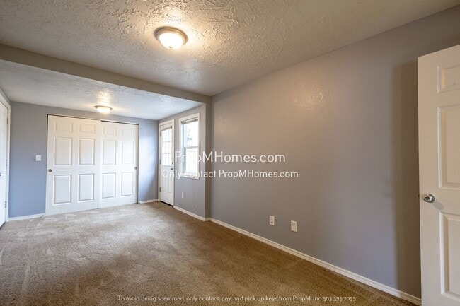 Building Photo - Rare Find - 3 Bedroom in Cully w/ Rentable...