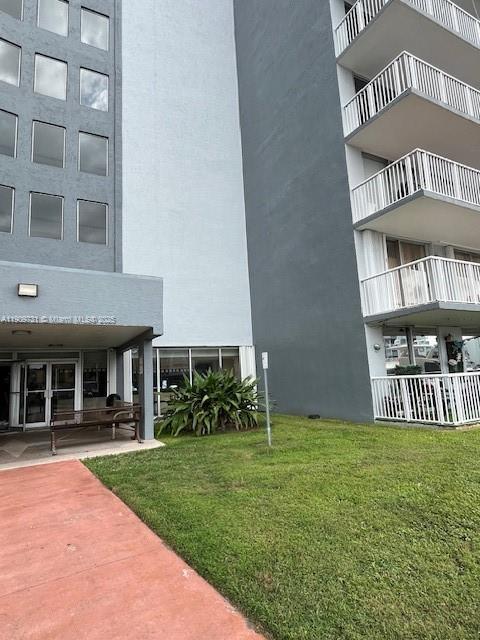 Building Photo - 1800 NW 24th Ave