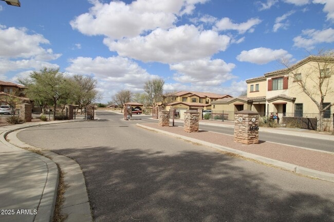 Building Photo - 1456 E 9th St