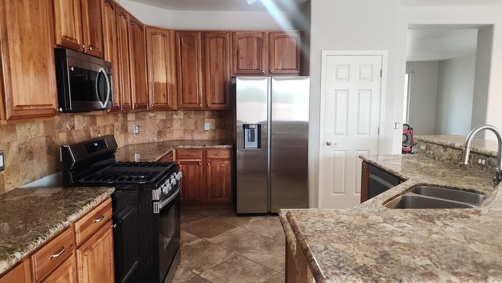 New Appliances - 4815 E Silverpuffs Way