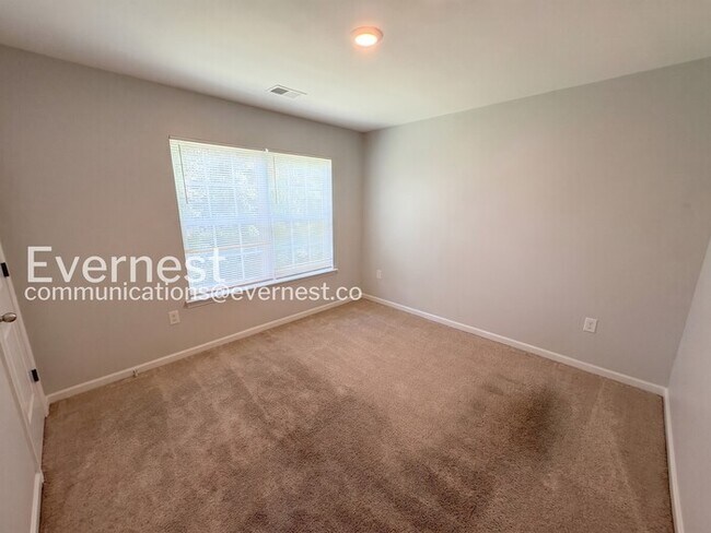 Building Photo - 3 Bed/2.5 Bath Home with Garage / Pet-Friendly / Coming Soon!