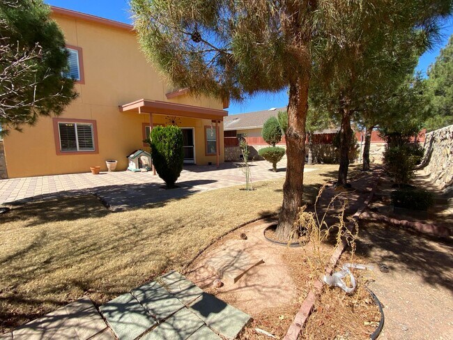 Building Photo - EASTSIDE HOME FOR RENT