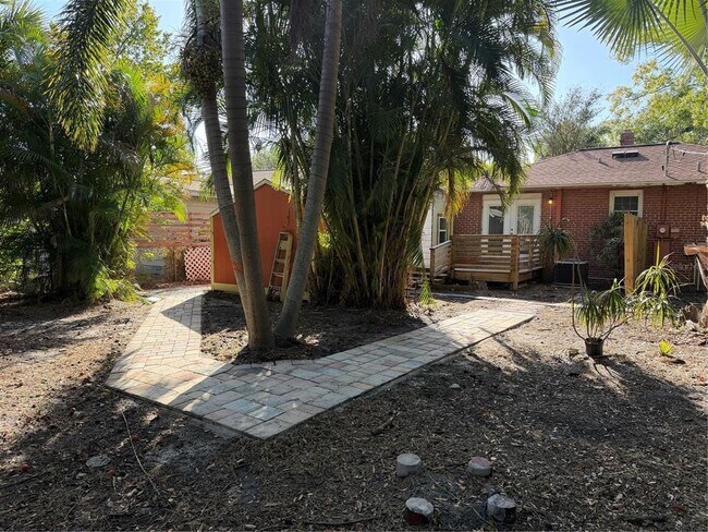 Building Photo - 3813 W De Leon St