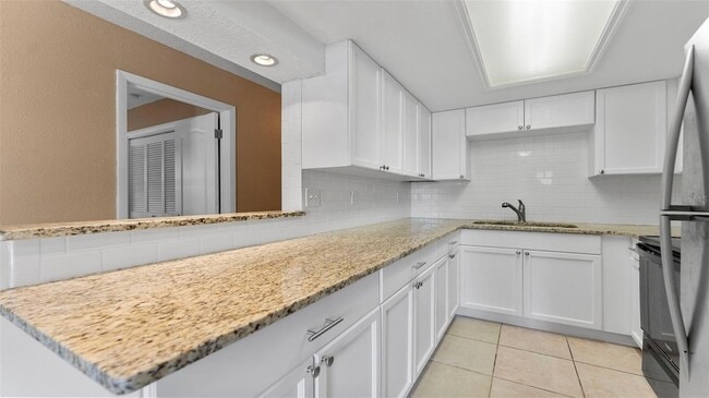 Building Photo - 309 W South Ave