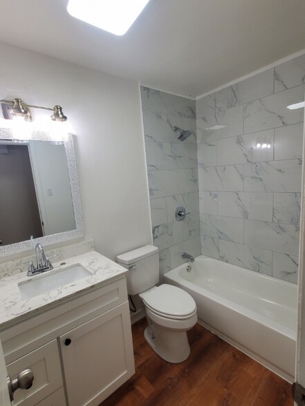Building Photo - 2234 Sussex Dr