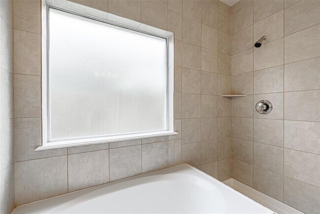 Building Photo - 22439 Highland Point Ln