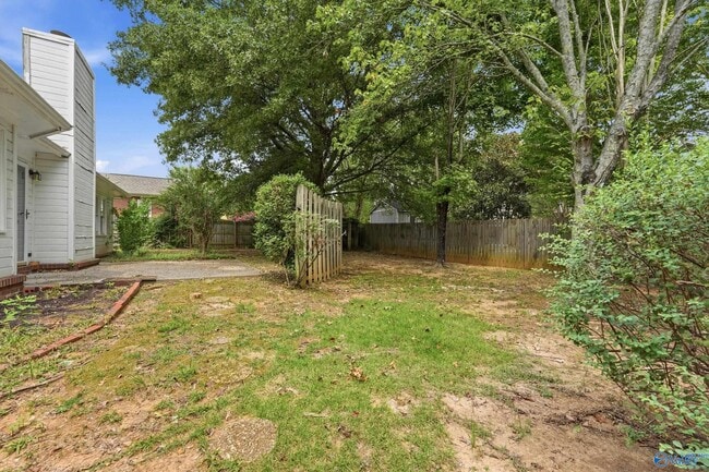 Building Photo - 210 Pebble Brook Dr