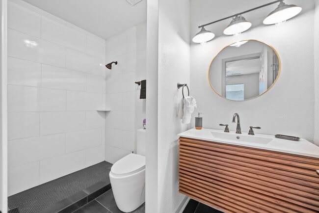 Building Photo - 3831 Landmark Dr