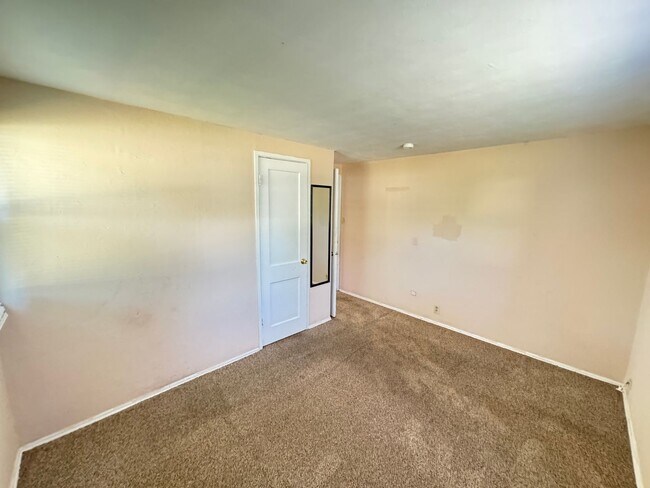 Building Photo - Charming 2-Bedroom, 1-Bathroom Home – $1,225/Month | 1,068 Sq. Ft.