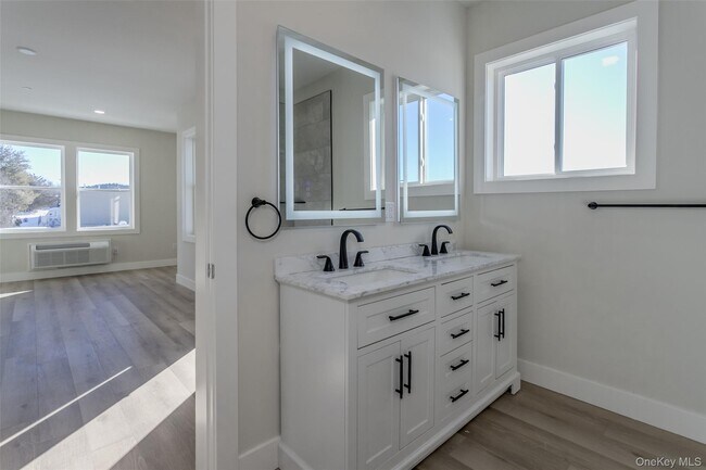 Building Photo - 124 S Main St